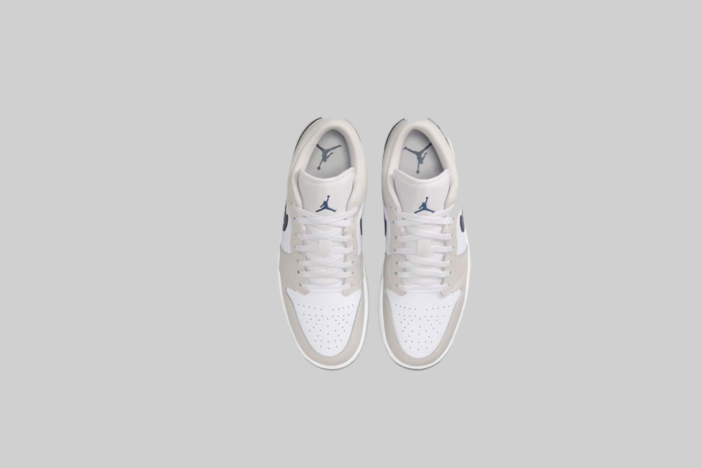 Air Jordan 1 Low &