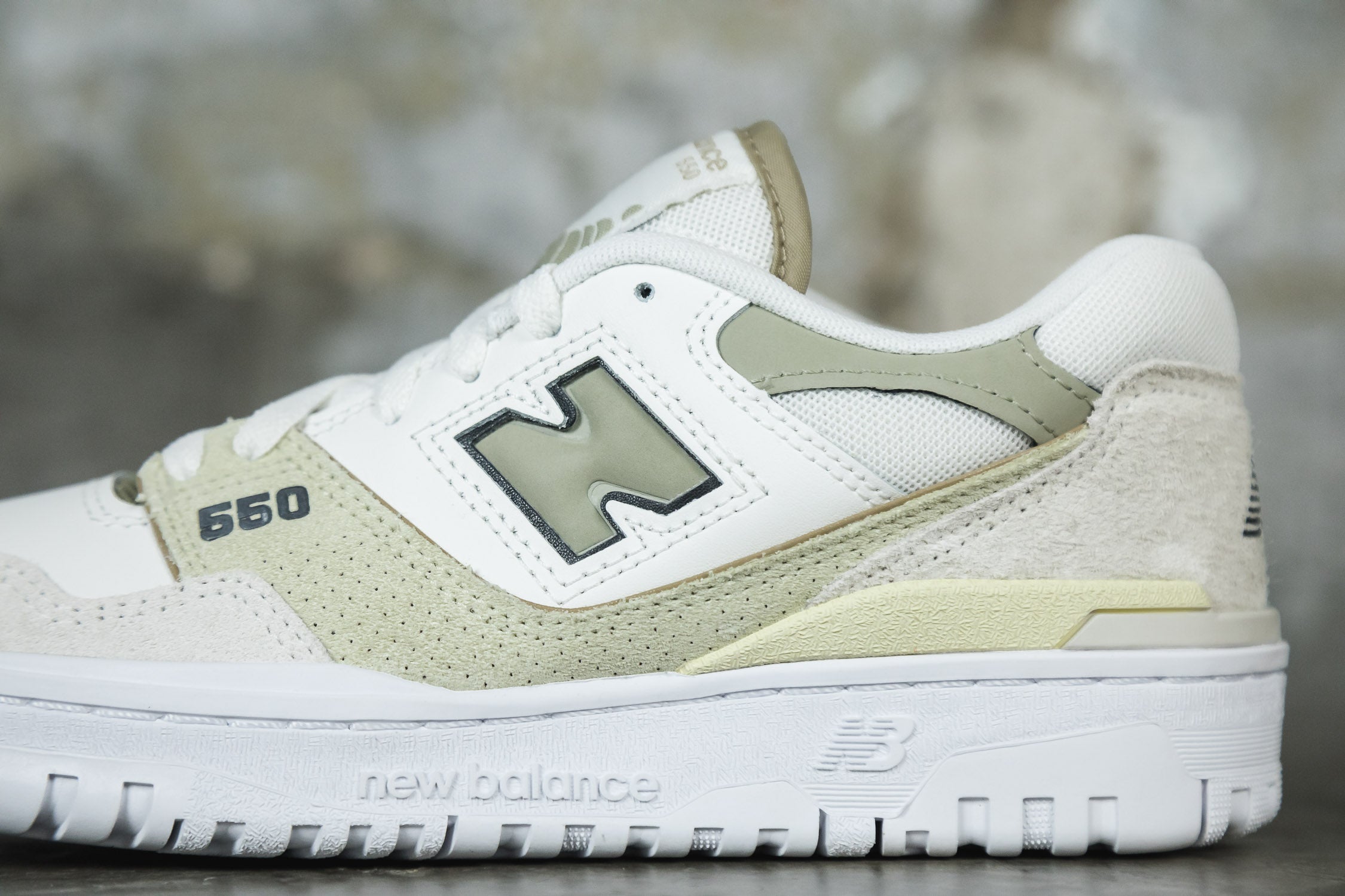 NEW BALANCE BB550 SEA SALT OLIVE (6940901113922)