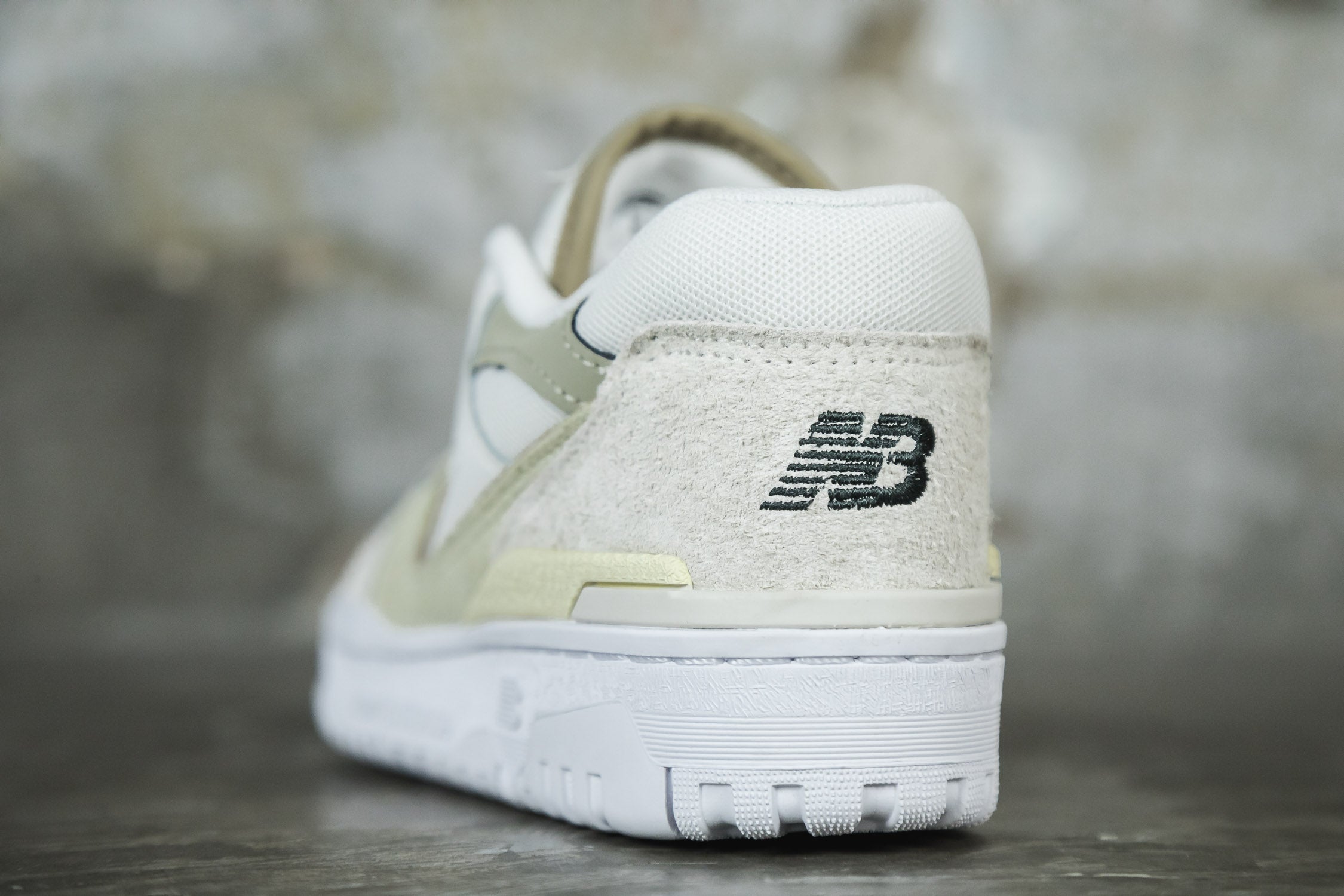 NEW BALANCE BB550 SEA SALT OLIVE (6940901113922)
