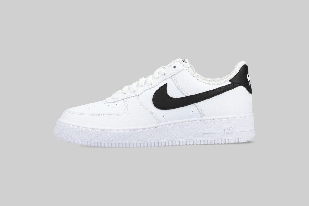 Nike Air Force 1 &