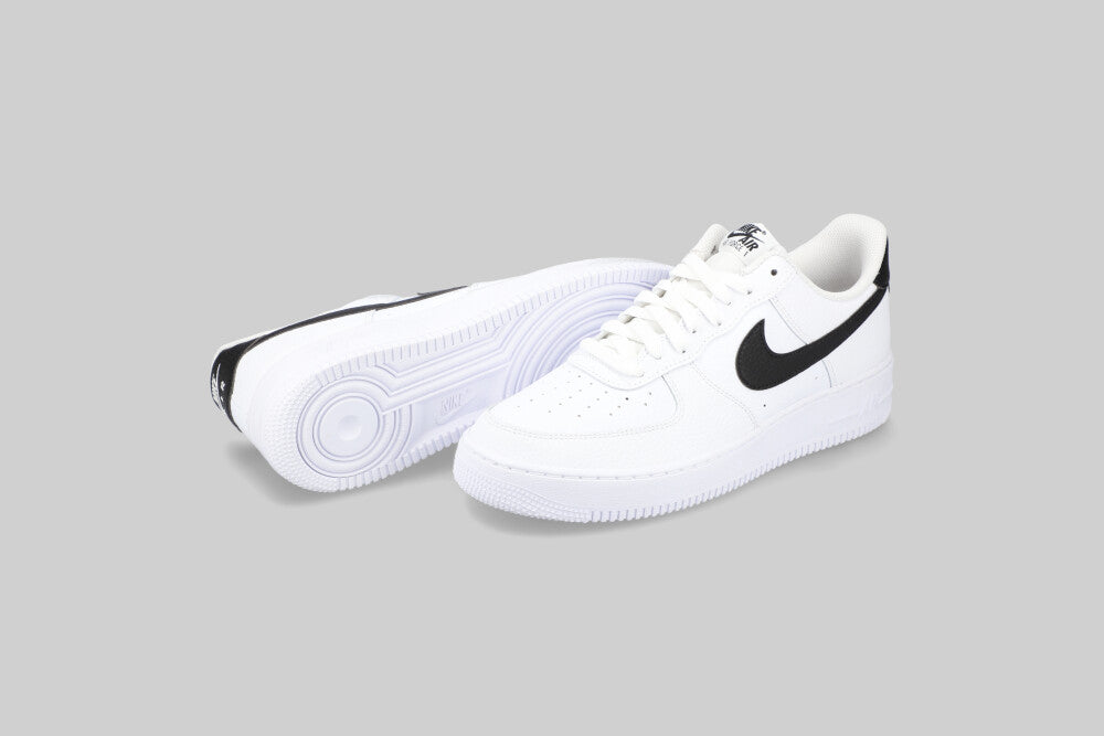 Nike Air Force 1 &
