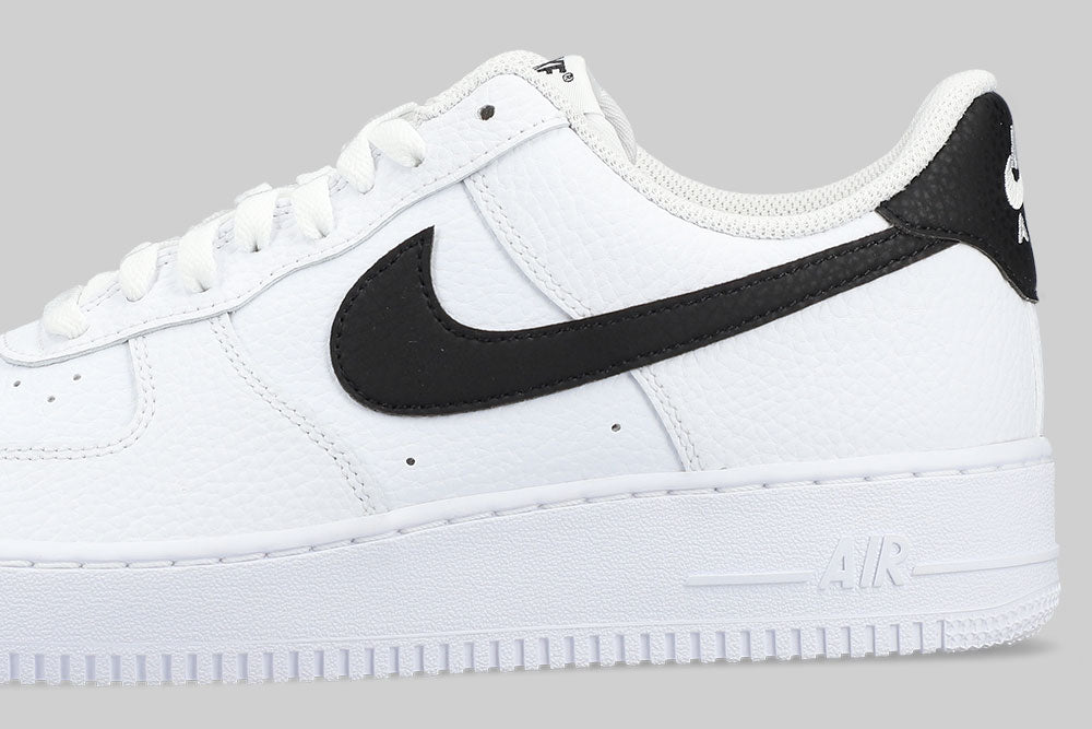 Nike Air Force 1 &