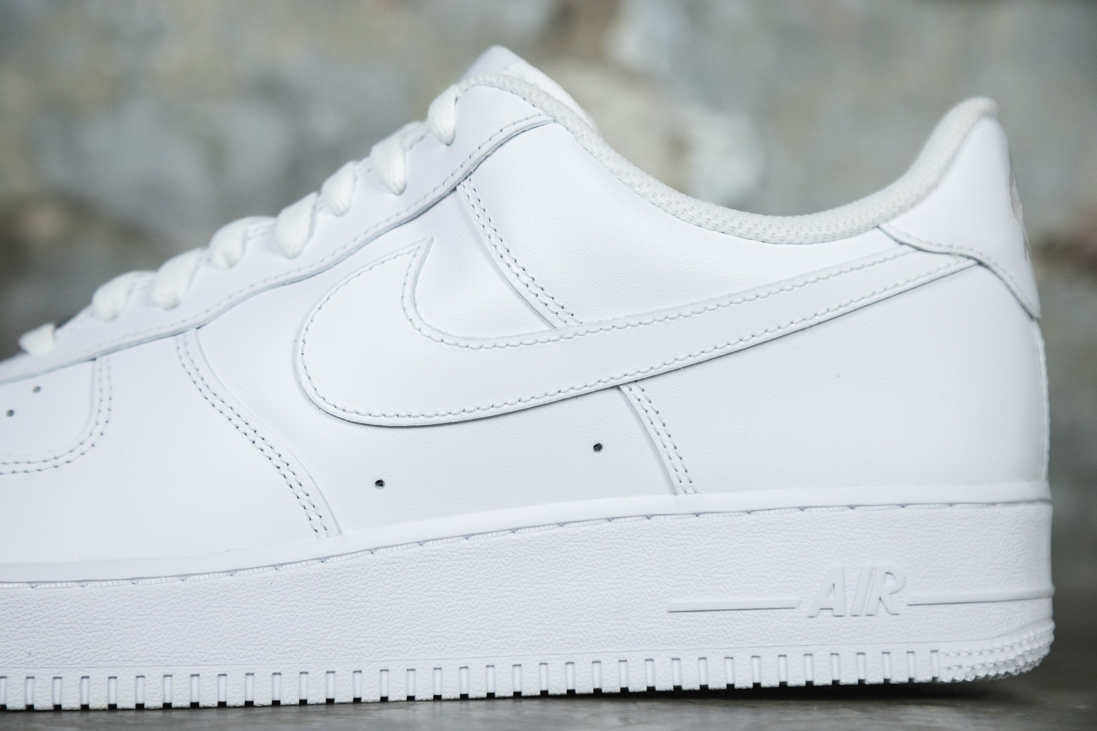 Nike Air Force 1 Low &