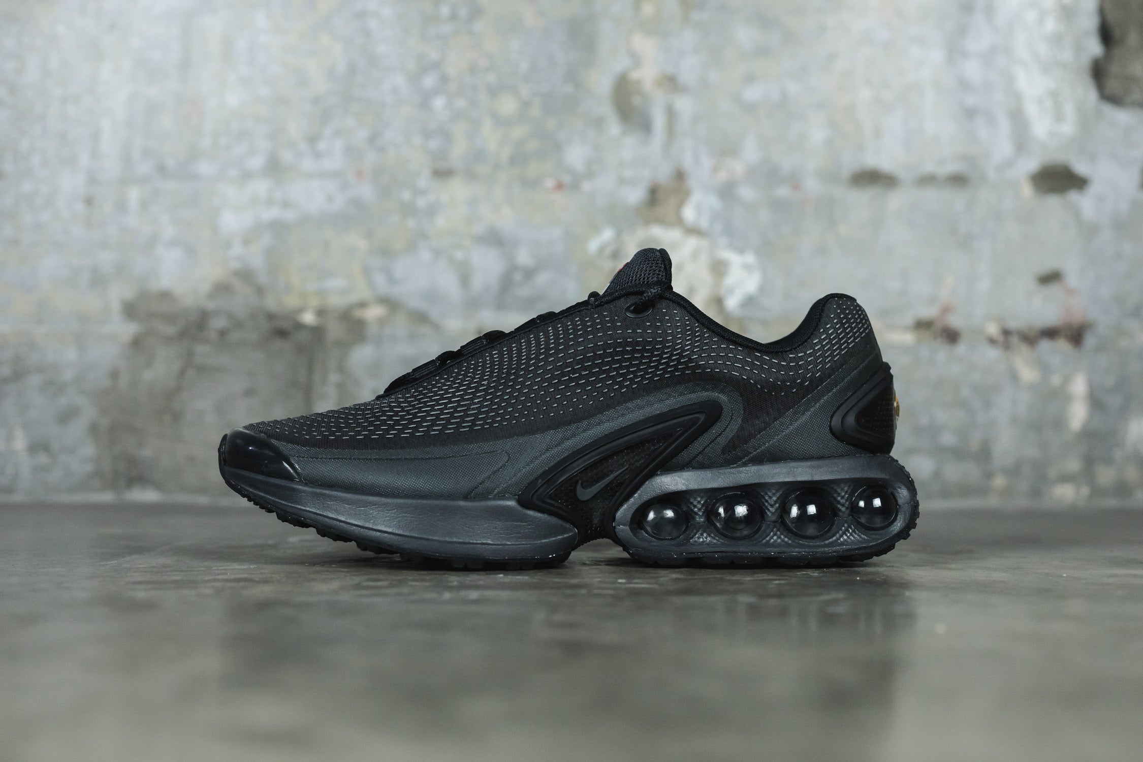 Nike Air Max Dn 'Black and Dark Smoke Grey' – Lust México