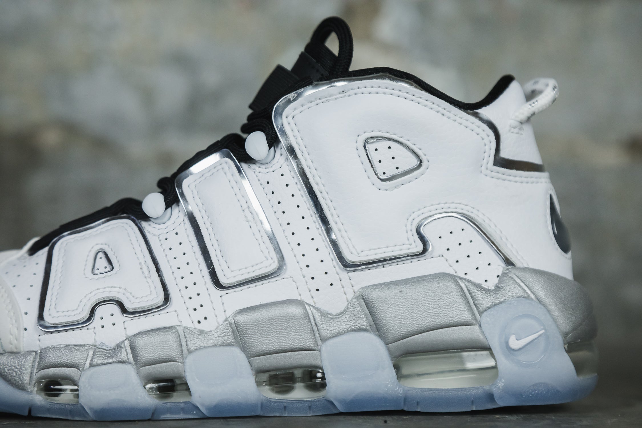 W AIR MORE UPTEMPO SE WHITE/M SILV (6916161011778)