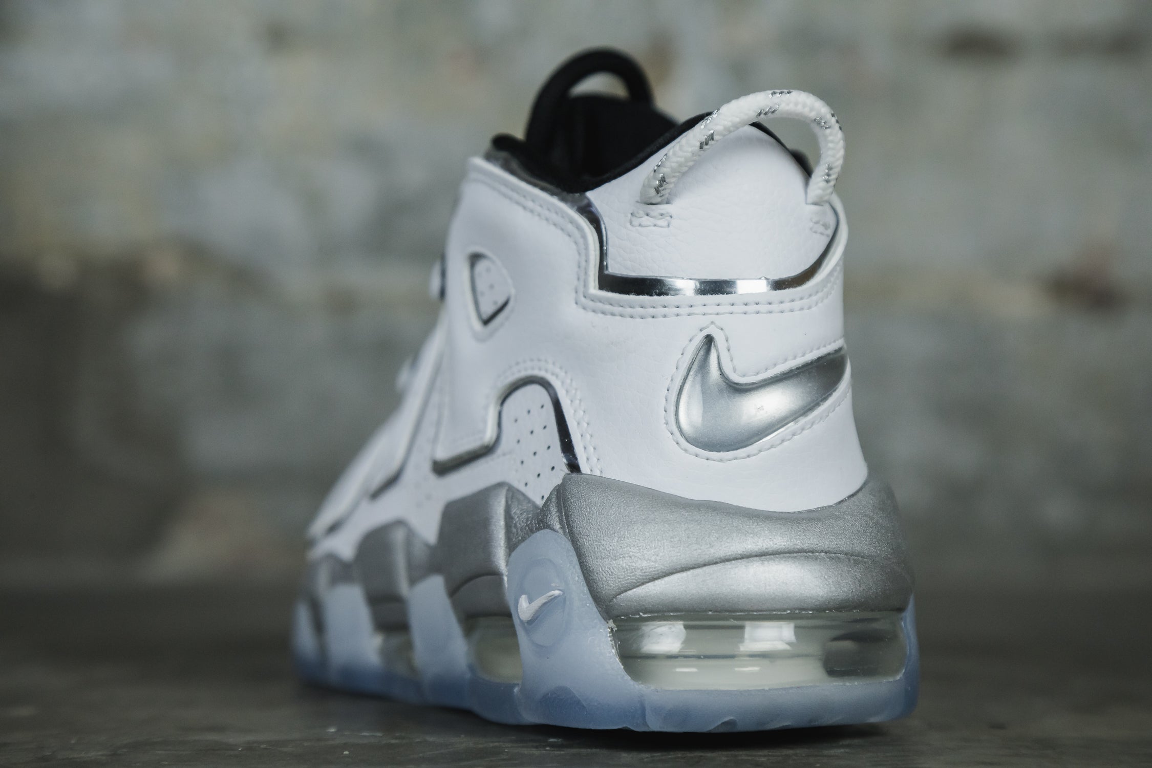 W AIR MORE UPTEMPO SE WHITE/M SILV (6916161011778)