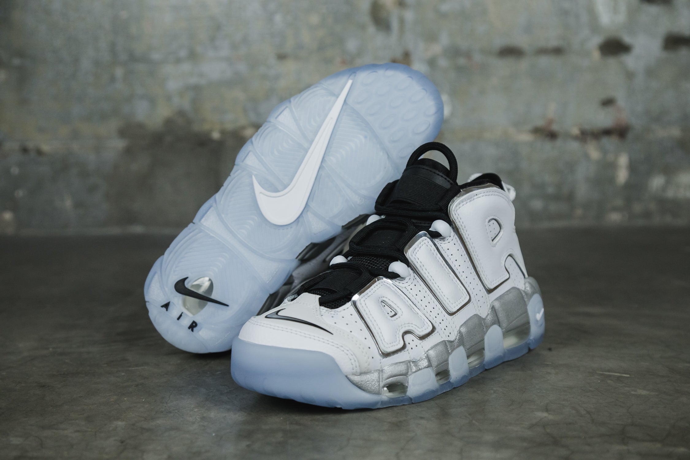 W AIR MORE UPTEMPO SE WHITE/M SILV (6916161011778)