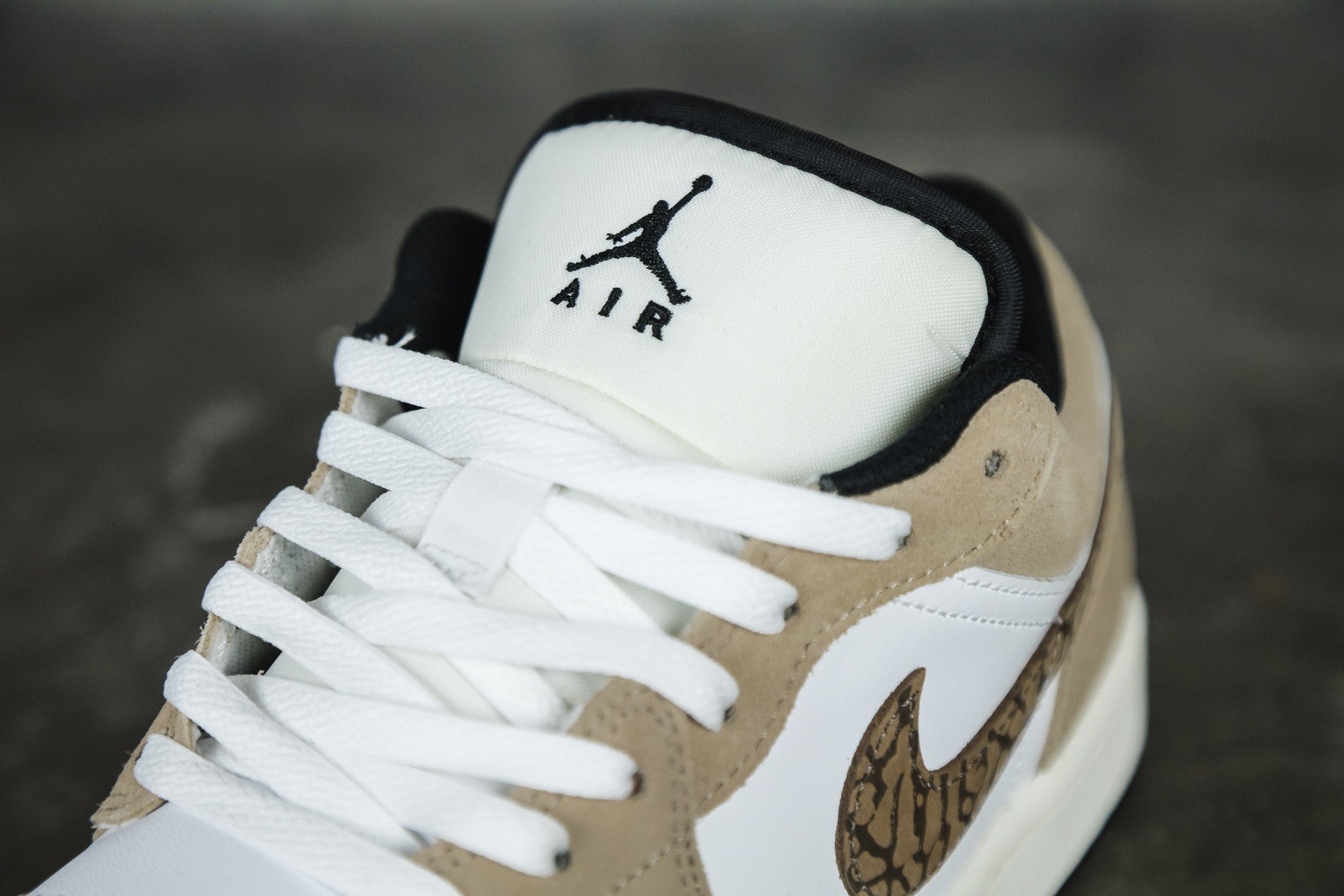 Air Jordan 1 Low SE &