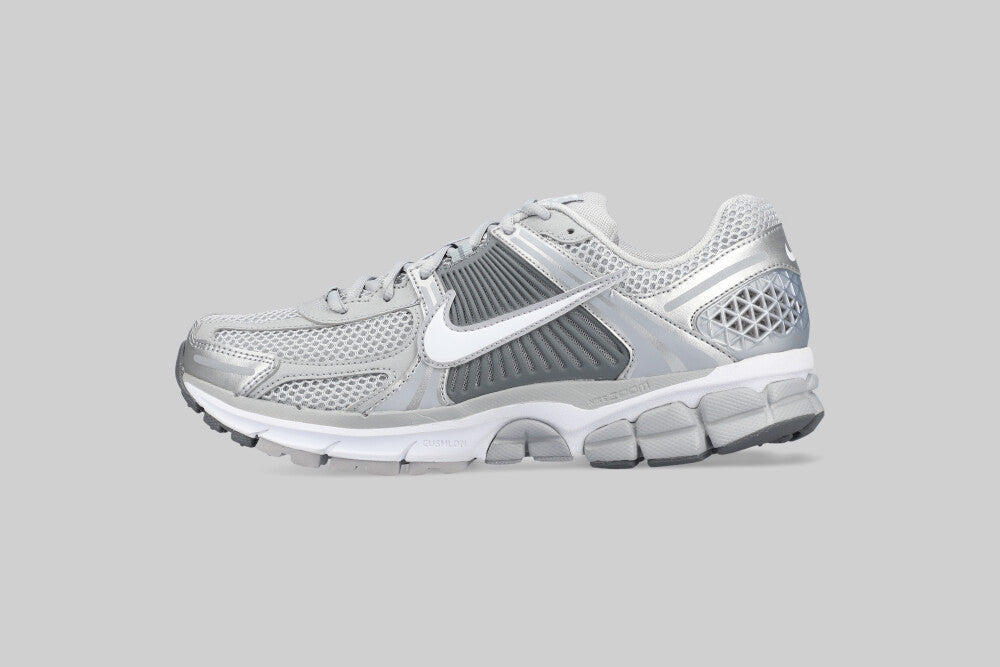 Nike Zoom Vomero 5 &