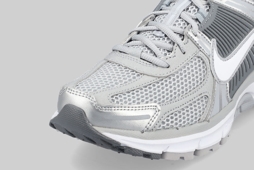 Nike Zoom Vomero 5 &