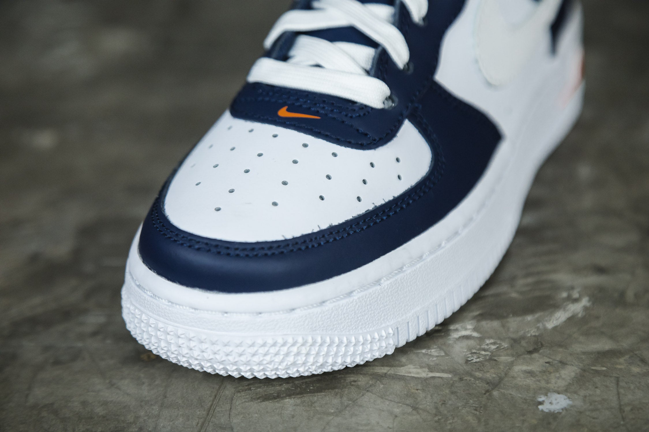 Nike Air Force 1 Low &