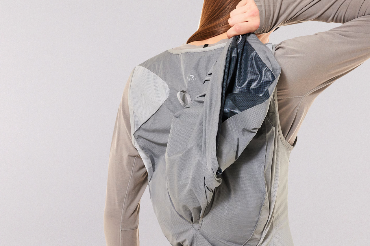 Oakley Latitude Flight Vest Poncho
