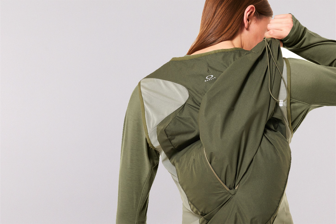 Oakley Latitude Flight Vest Poncho