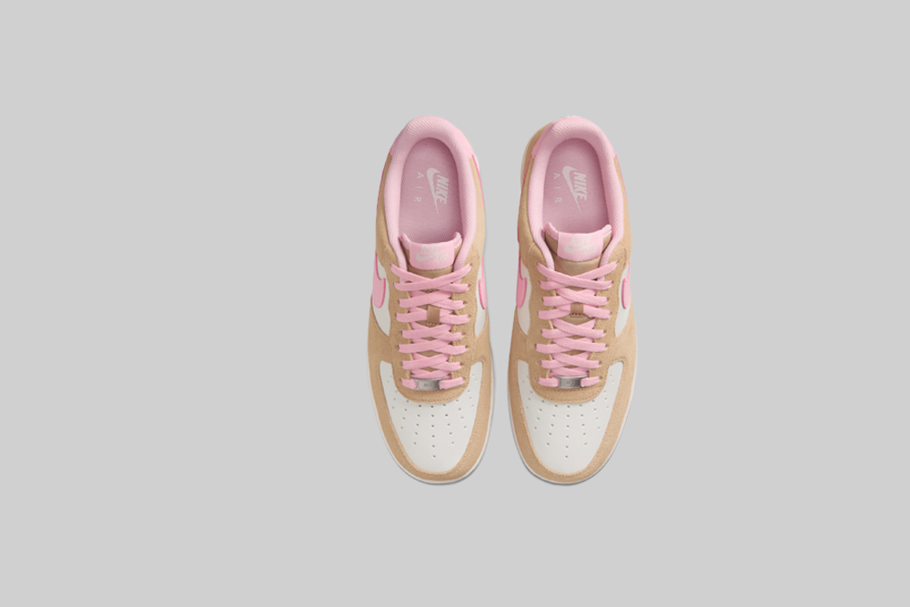 Nike Air Force 1 &