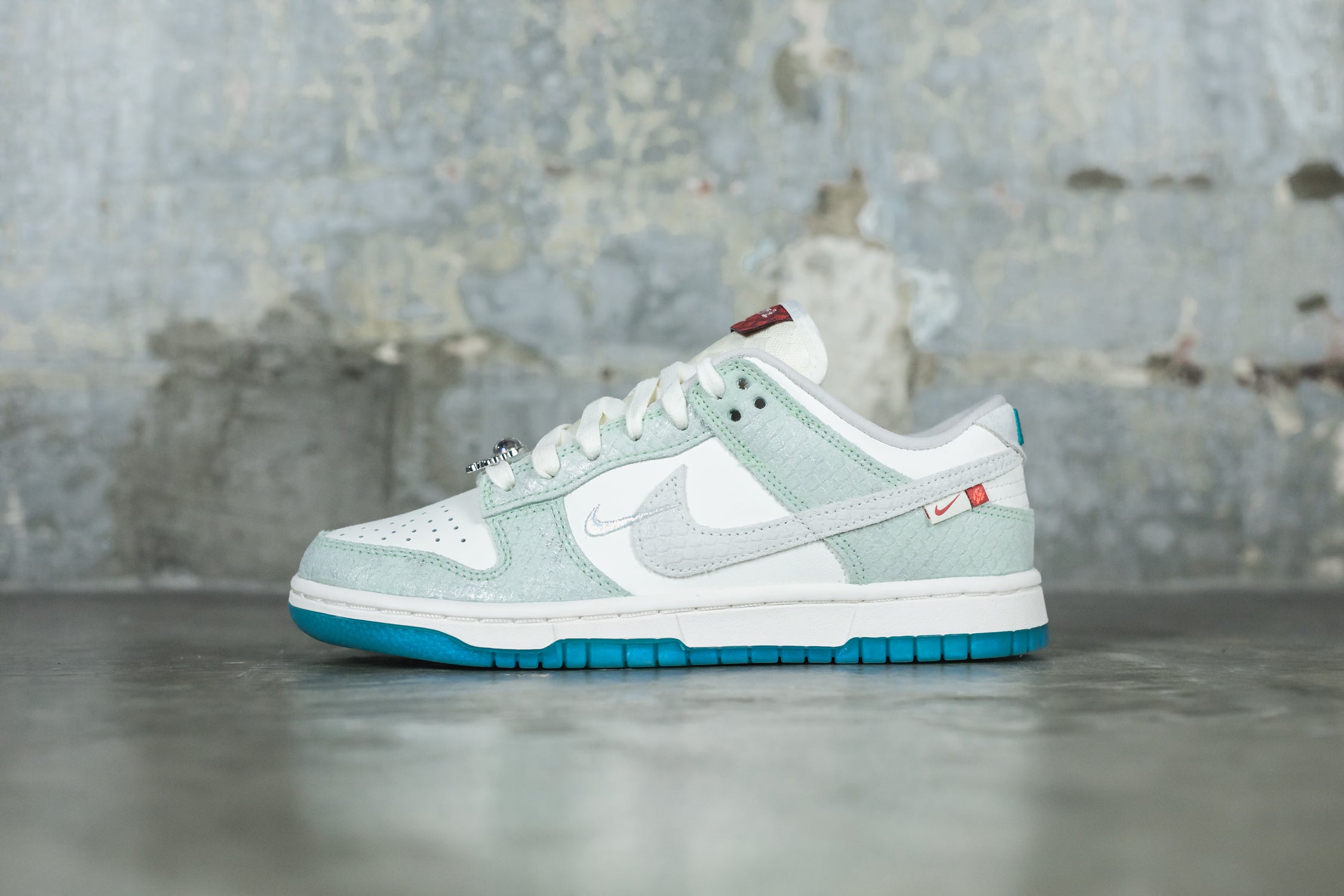 WMNS Nike Dunk Low Year of the Dragon 7.5