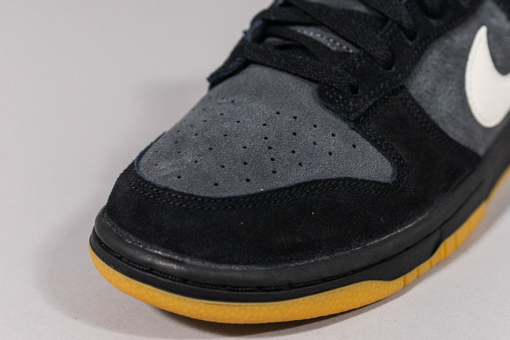 Nike Dunk Low SE &