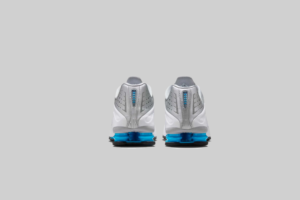 Nike Shox R4 &
