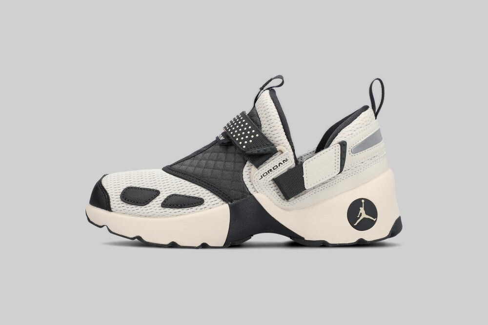 Women's Jordan Trunner LX 'Light Orewood and Brown'