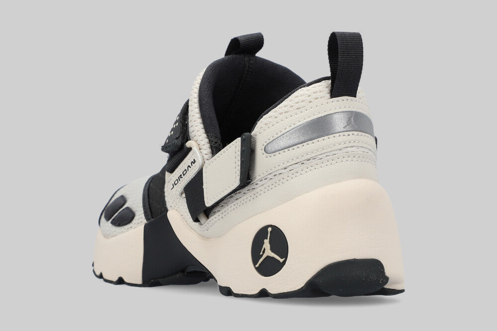 Women's Jordan Trunner LX 'Light Orewood and Brown'