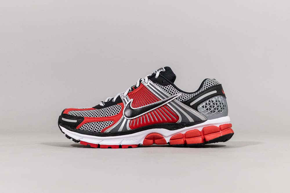 Nike Zoom Vomero 5 Metallic Silver and University Red Lust Mexico