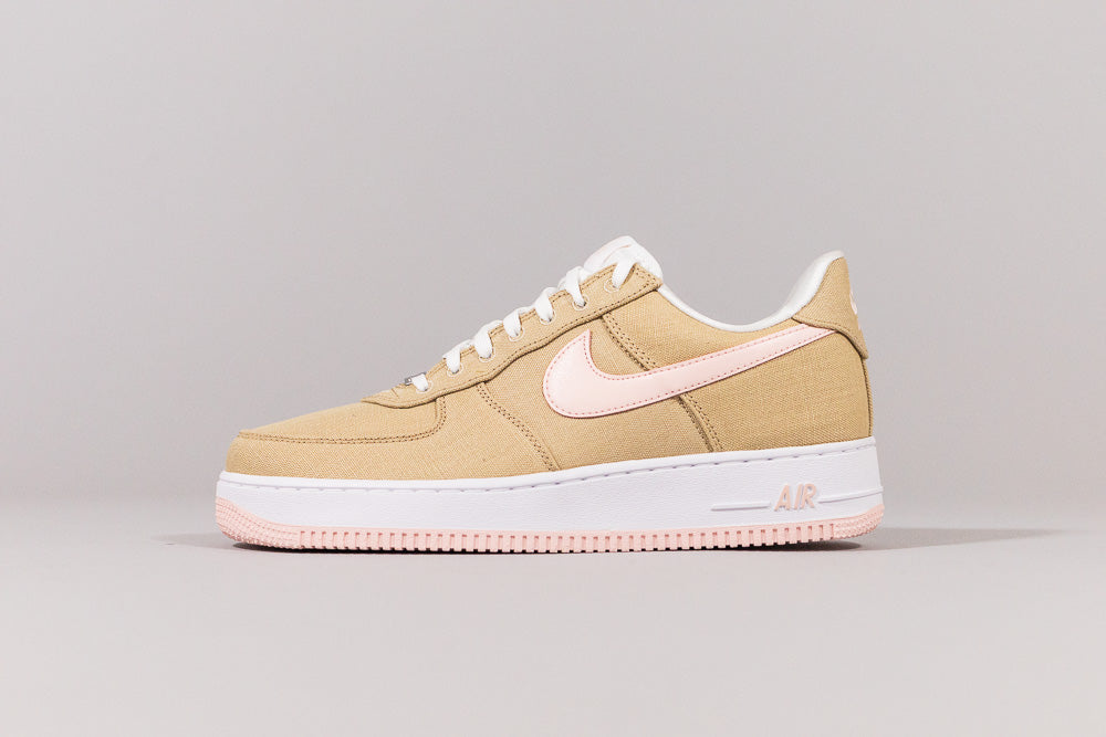 Nike Air Force 1 Low &