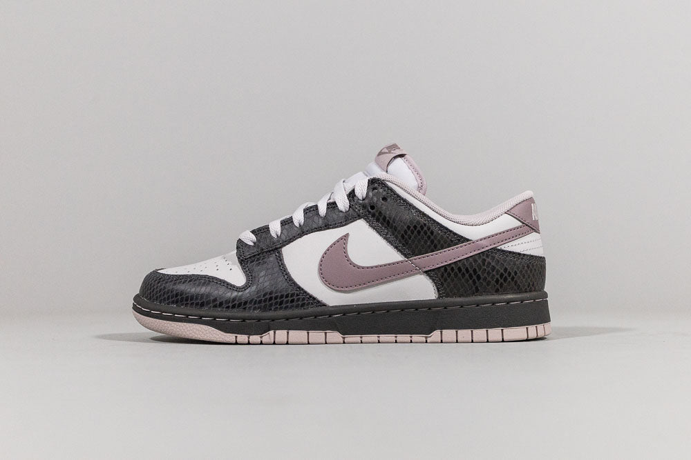 Nike Dunk Low SE &