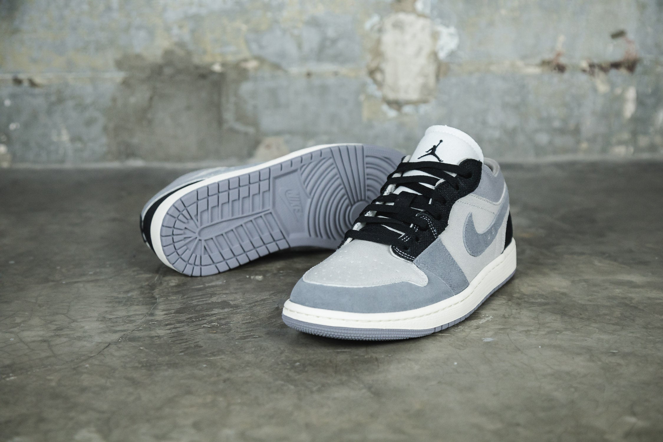 AIR JORDAN 1 LOW SE CRAFT TECH GREY/BLACK-CEMENT GREY-SL (6950927761474)