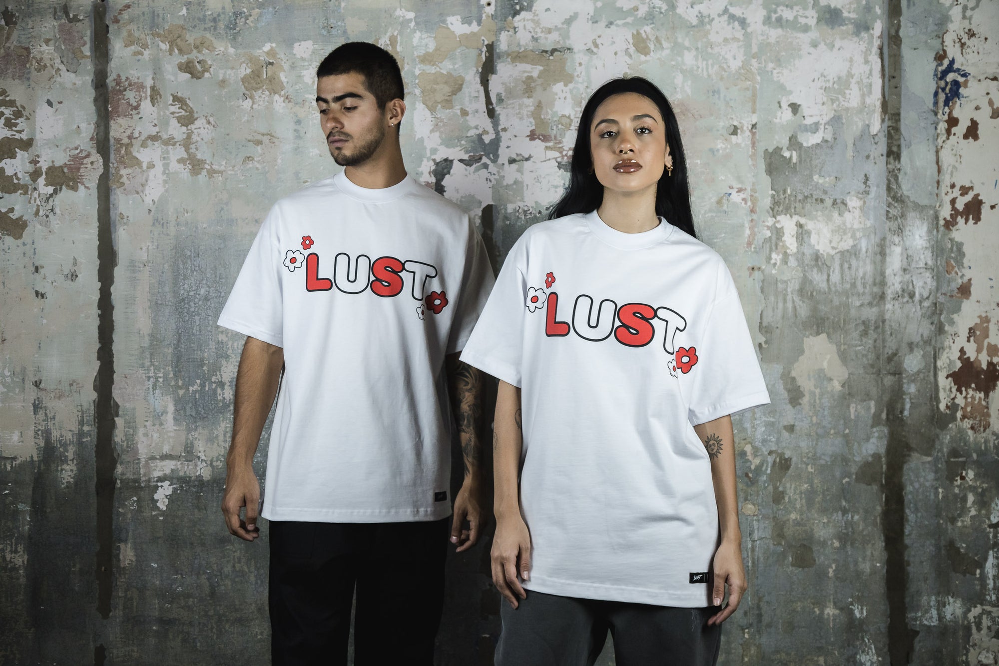 LUST BRAND X HELLO KITTY PLAYERA KITTY WORLD BLANCO (6912968818754)