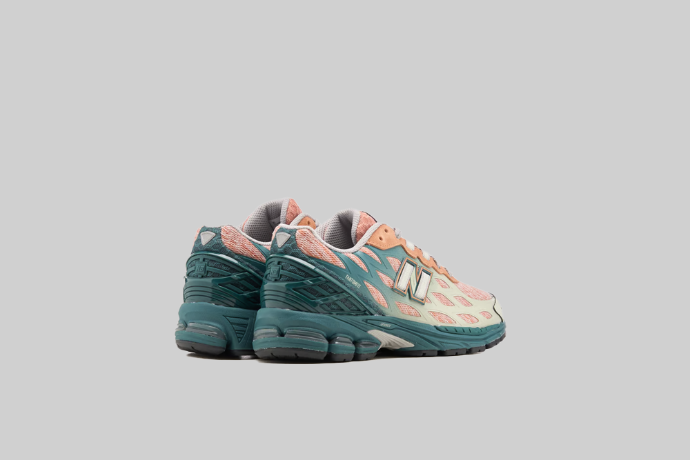 New Balance 1906 &