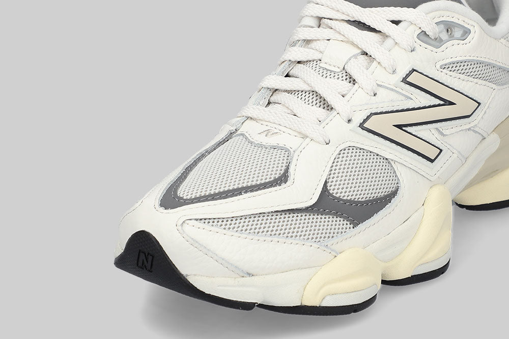New Balance 9060 &