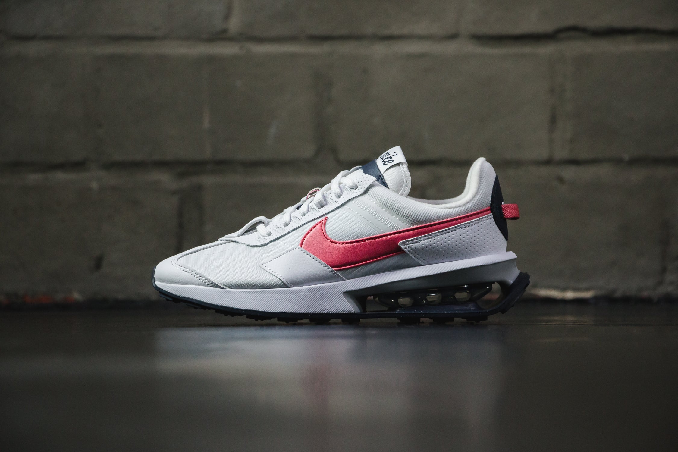 Gray and pink air max hotsell