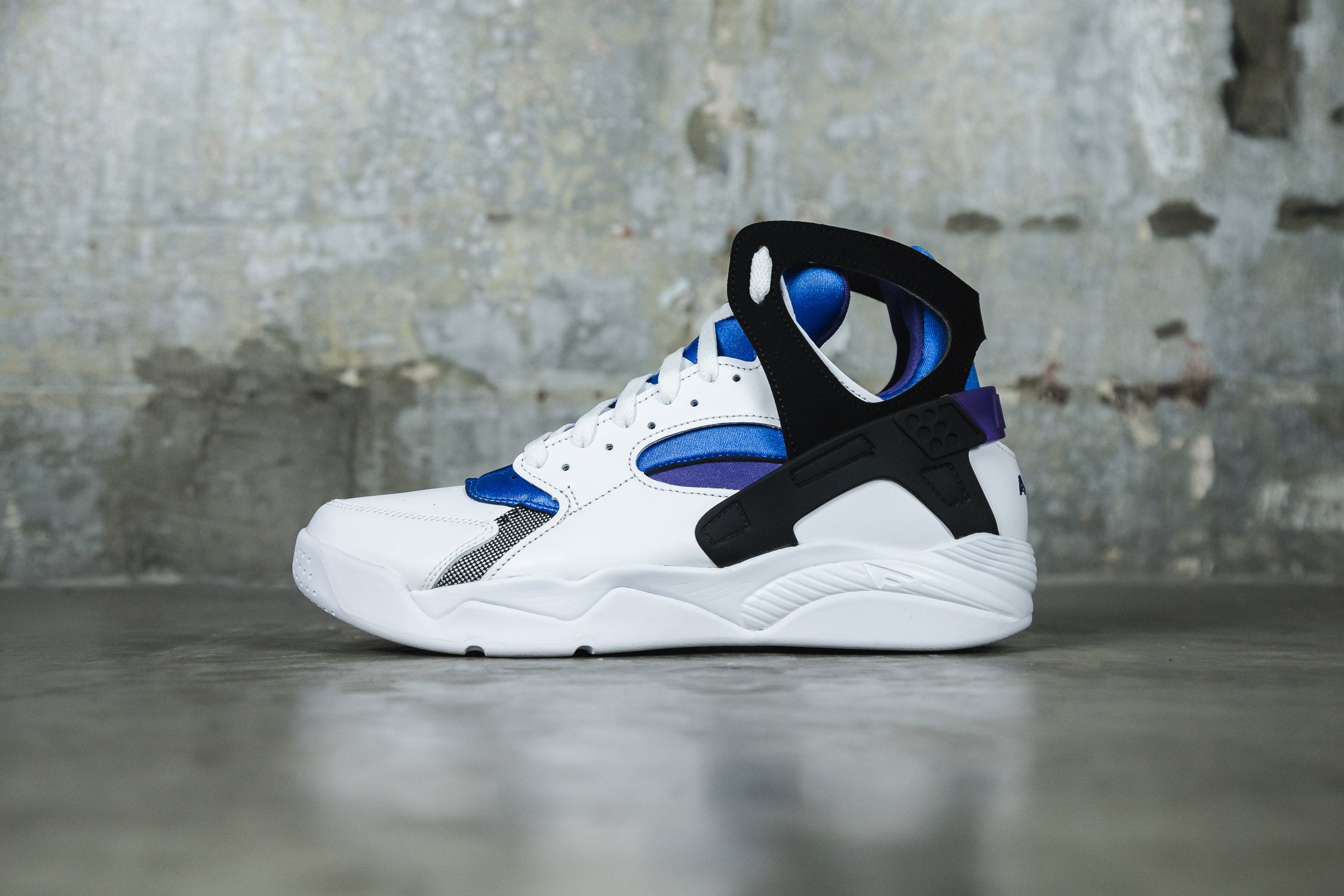 売上割引 NIKE AIR FLIGHT HUARACHE 26.5cm - 靴