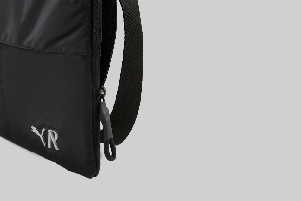 PUMA x REPRESENT Sling Bag BLACK/BLACK/TRIPLE BLK ACC - ACC - UNISEX - ADULT - INLINE - WI - 25 en Lust México