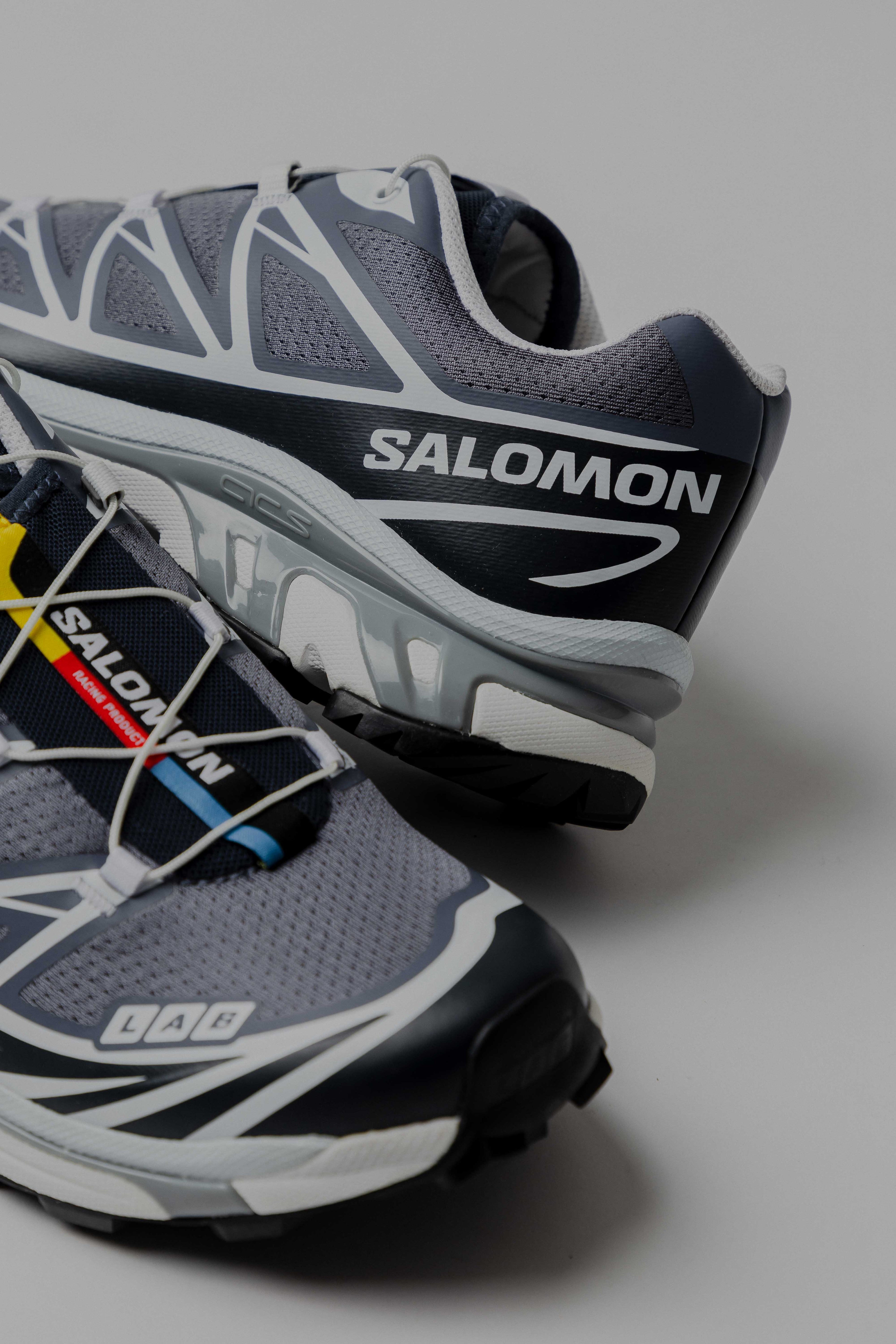 Salomon XT-6 con diseño técnico para trail running, construcción ligera y suela de alto rendimiento.