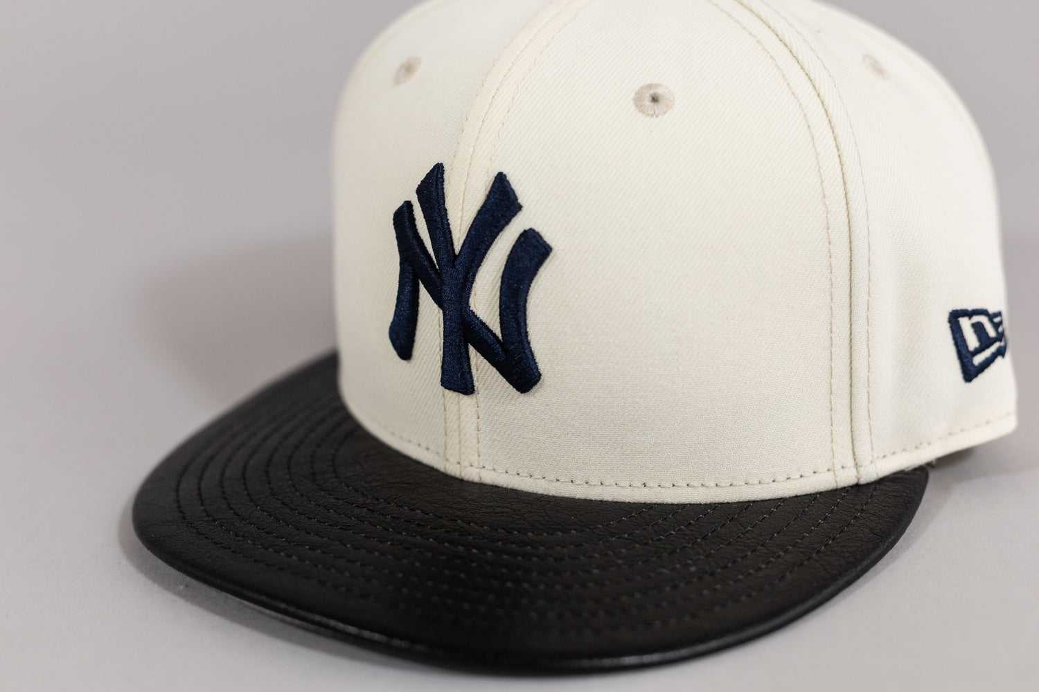 New Era New York Yankees Leather Visor 59Fifty Cap