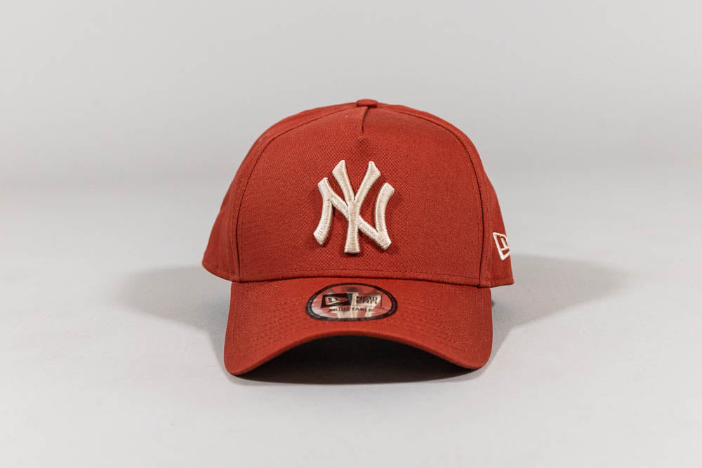 New Era New York Yankees League Essential 9Forty E-Frame Cap