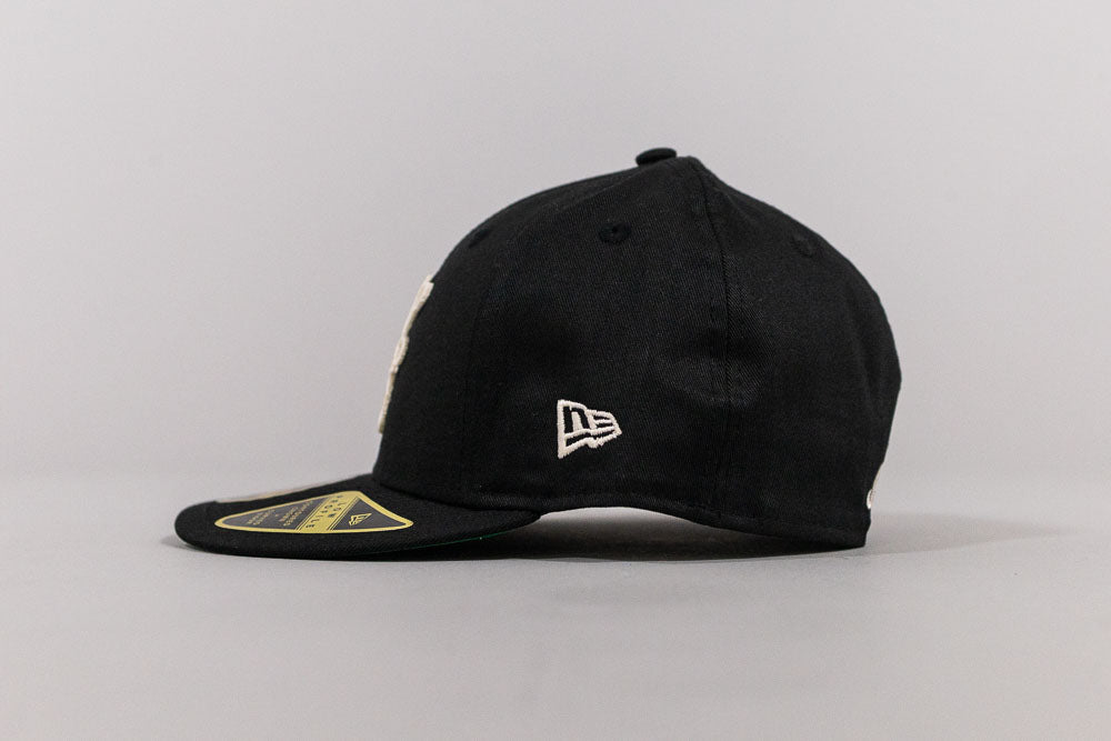 New Era Heritage Script Black Low Profile 59Fifty Fitted Cap