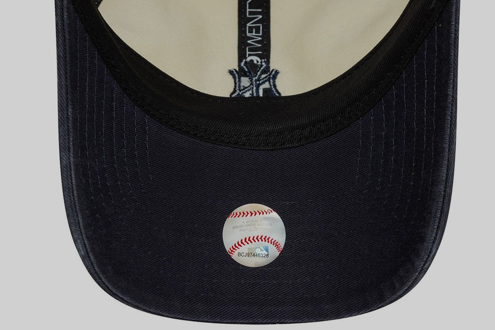 Women's New Era New York Yankees 9Twenty Trucker Snapback Cap
