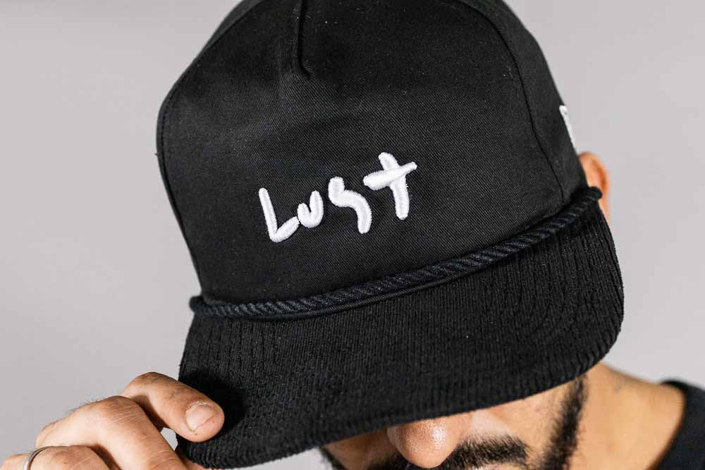 New Era x Lust Doodle Script Golfer Cap - [sku] - Lust México