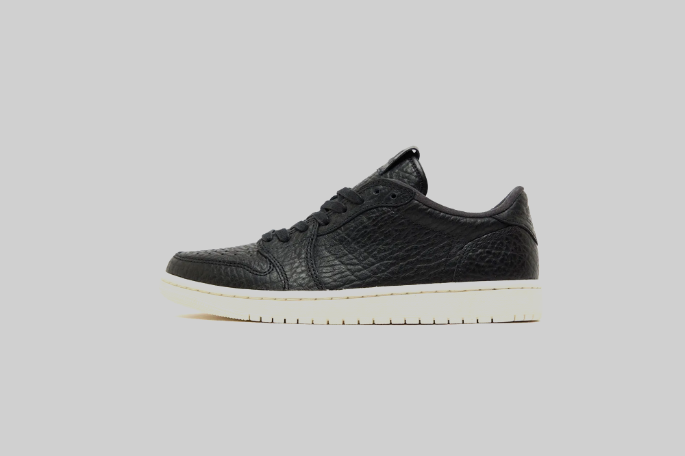 Air Jordan 1 Retro Low Swooshless &