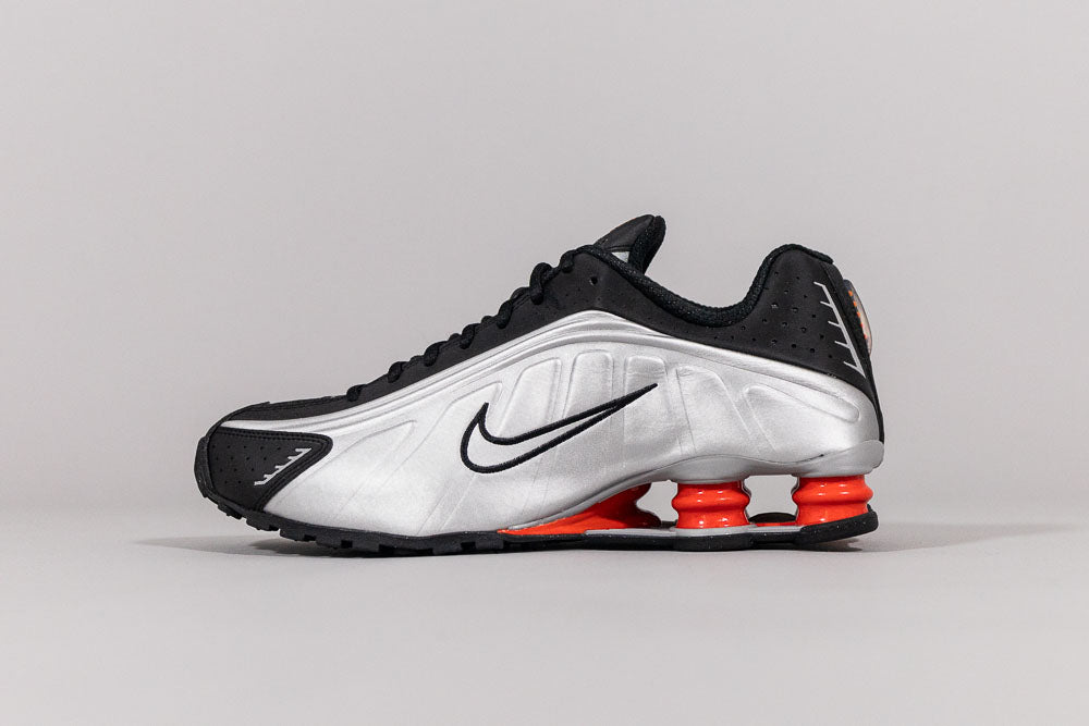 Nike Shox R4 &