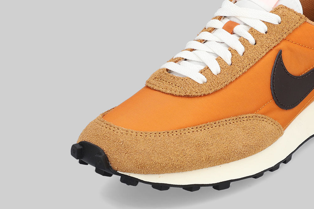 Nike Daybreak 'Flax and Monarch'