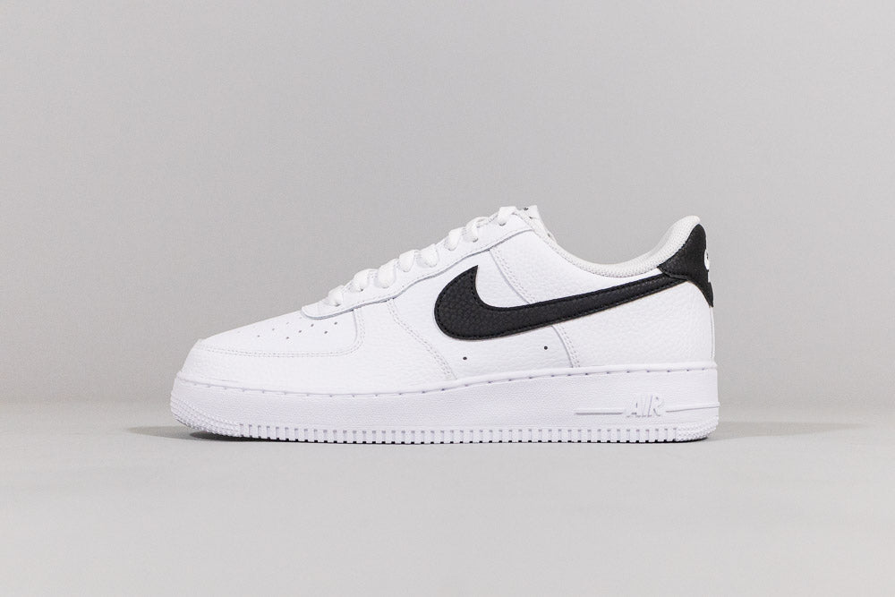 Nike Air Force 1 &