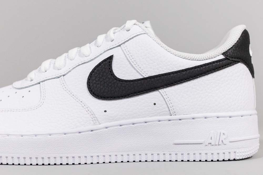 Nike Air Force 1 &
