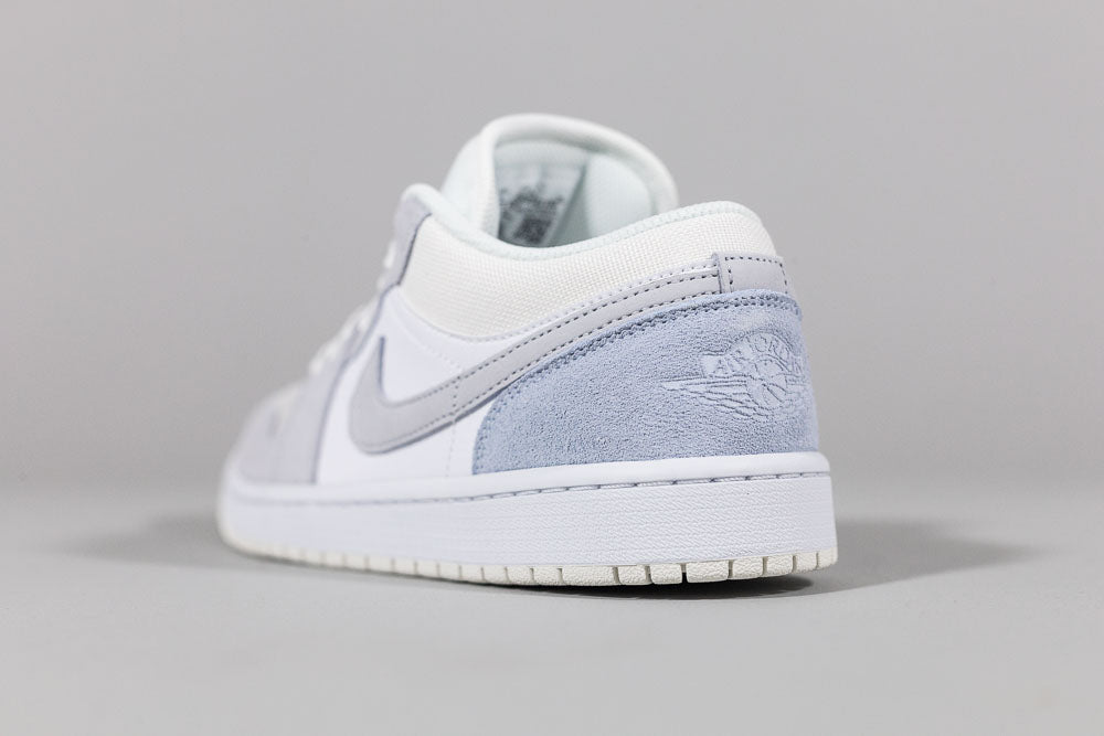 Air Jordan 1 Low &