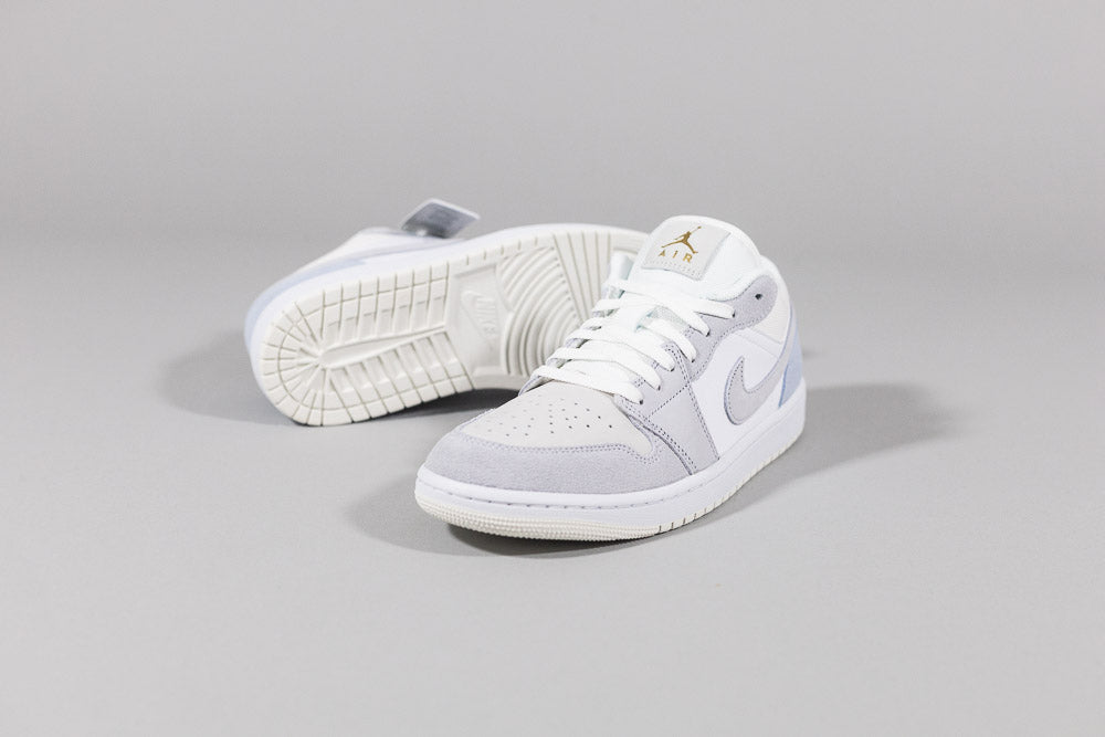 Air Jordan 1 Low &