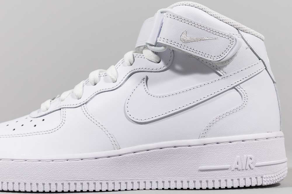 Nike Air Force 1 Mid &