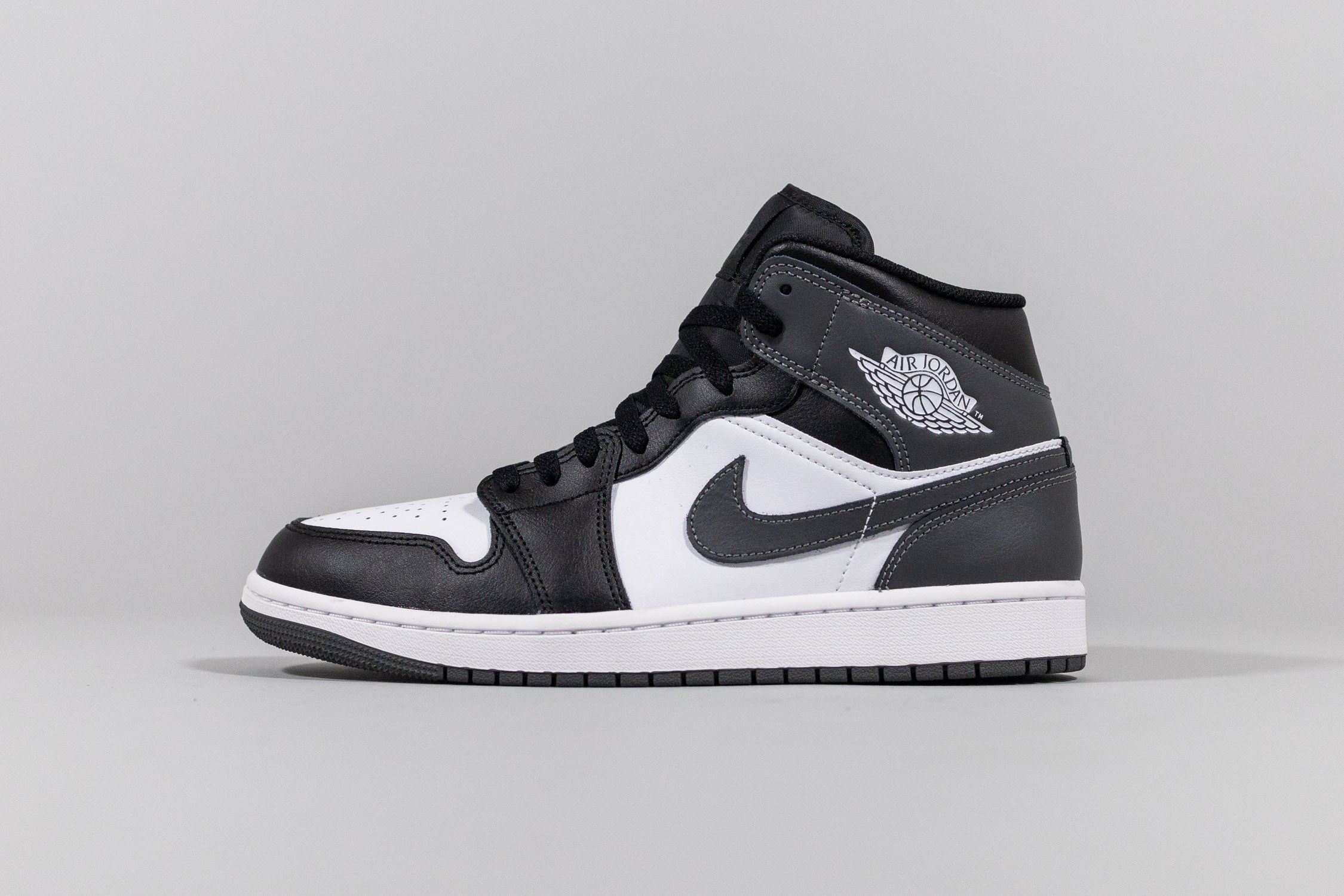 Air Jordan 1 popular Mid