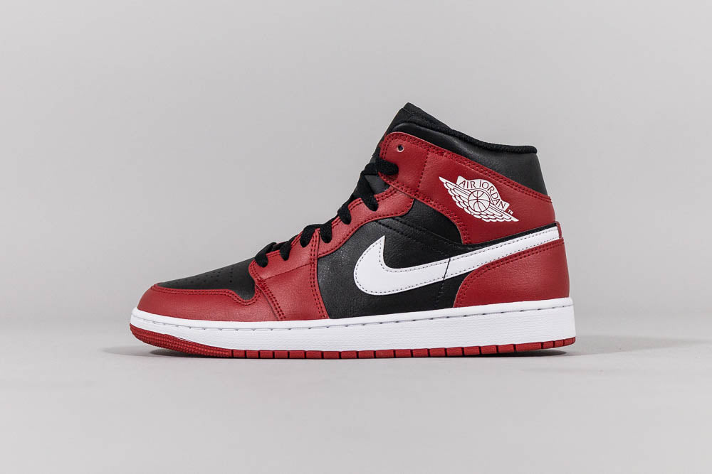 Air Jordan 1 Mid &