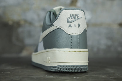 Nike Air Force 1 &